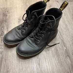 Dr. martens size 8. Like new!